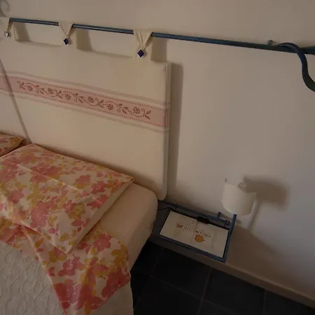 Nughe 'e' Oro Nuoro (Sardinia)